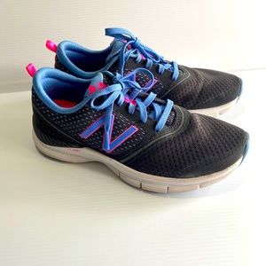 New Balance WX711SP Women’s Grey/blue/pink Athletic Running tennis shoe. SZ 8.5